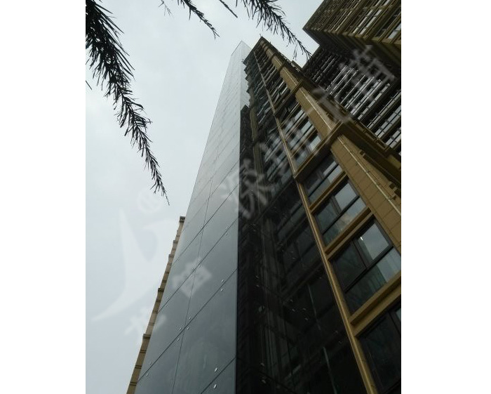 惠东宝安地产虹海湾酒店96米高垂直电梯井工程